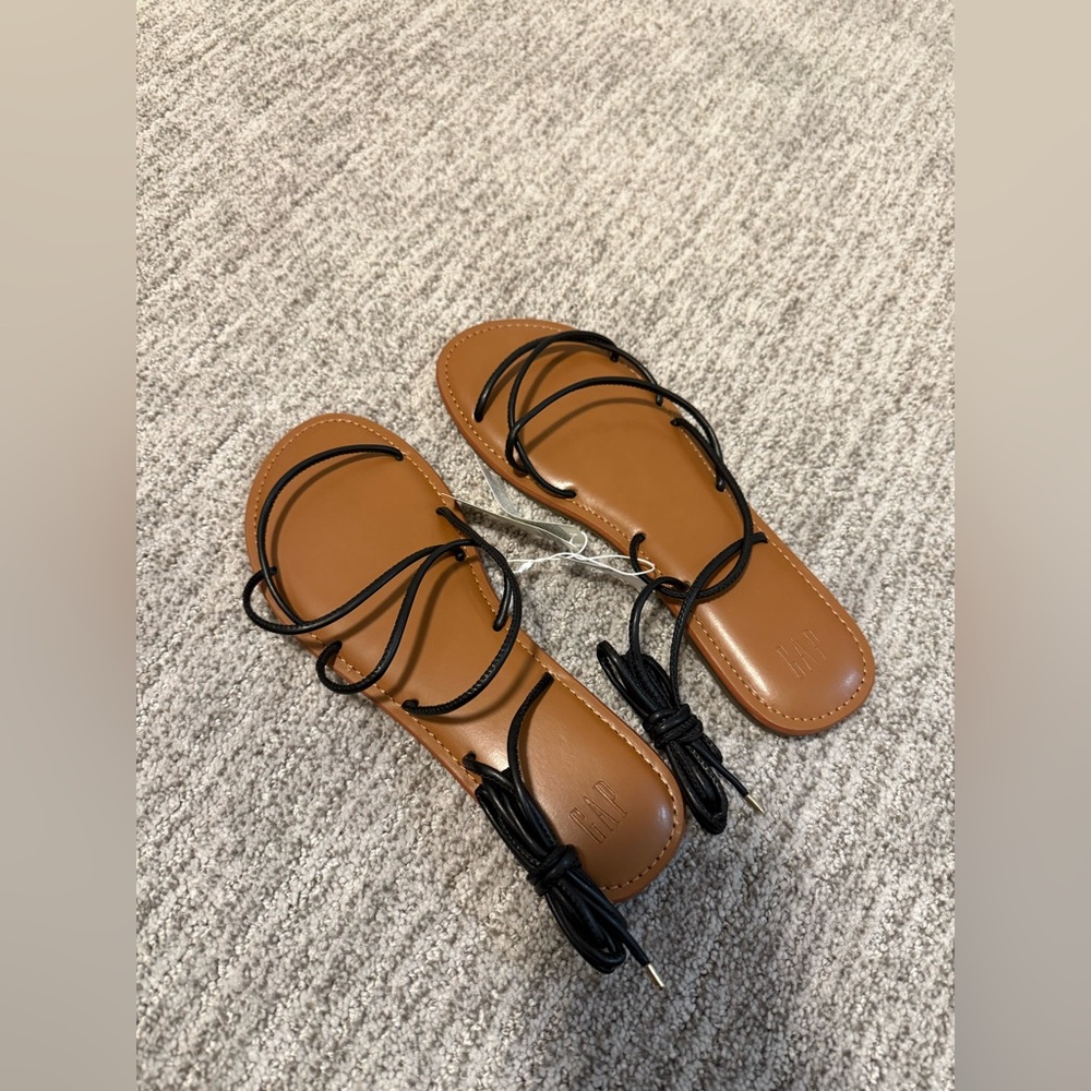 GAP NEW black straps sandals size 8